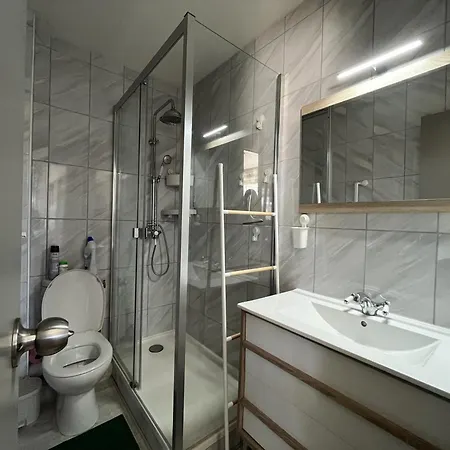 Spacieux T2 Climatise Avec Veranda, 150m Plage, Pkg, Au Coeur De La Grande - 4 Personnes - Fr-1-799-20 Apartmán